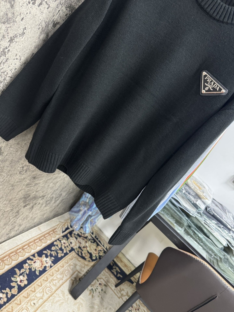 Pra*a sweater
